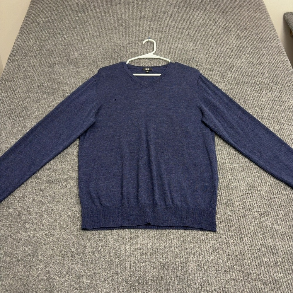 Uniqlo Sweater Mens M Blue Wool V-neck Lightweight Classic Style